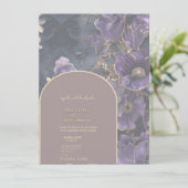 Einladung von Regal Lila und Gold Floral Wedding (Stehend Vorderseite)