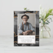 Einladung zum Memorial Black and Gold Foto (Stehend Vorderseite)