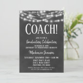Einladung zur Chalkboard Coach Graduation Party (Stehend Vorderseite)