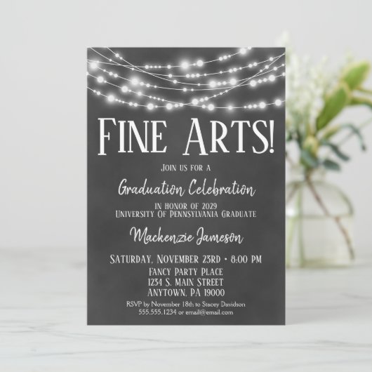 Einladung zur Chalkboard Fine Arts Graduation Part (Stehend Vorderseite)