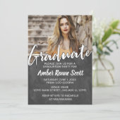 Einladung zur Chalkboard Graduation Party (Stehend Vorderseite)