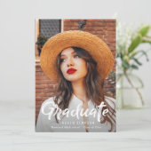 Einladung zur Chic Script-Overlay-Graduierungspart (Stehend Vorderseite)