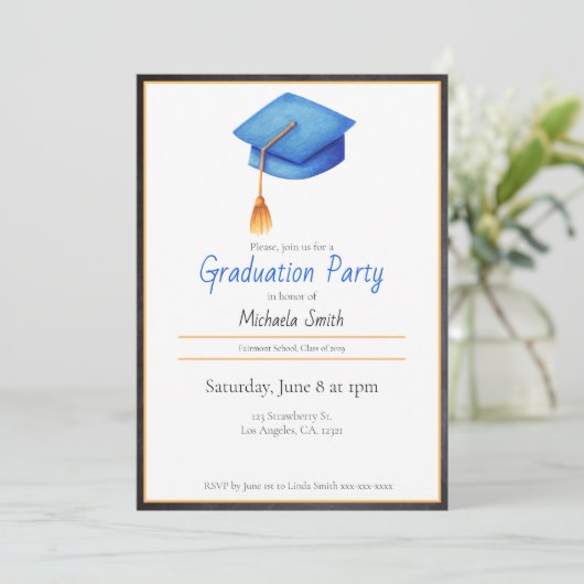 Einladung zur Graduierungsparty mit blauer Kappe (Stehend Vorderseite)
