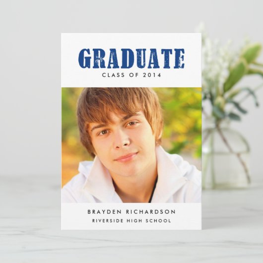 Einladung zur Grunge Text Graduation Party / Marin (Stehend Vorderseite)