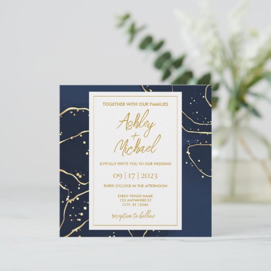 Einladung zur Hochzeit von Navy Blue Gold Abstrakt (Stehend Vorderseite)