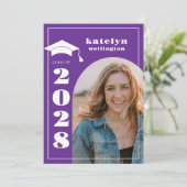 Einladung zur lila Foto Graduation Party (Stehend Vorderseite)
