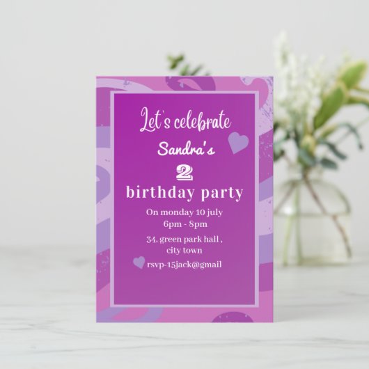 Einladung zur lila Geburtstagsfeier (Stehend Vorderseite)