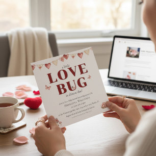 Einladung zur Love Bug Baby Shower mit roten flora