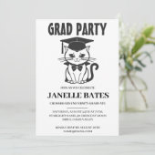 Einladung zur modernen Schwarz-Weiß-Abschlussfeier (Stehend Vorderseite)