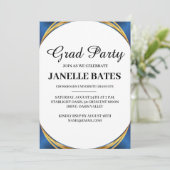 Einladung zur modernen Schwarz-Weiß-Abschlussfeier (Stehend Vorderseite)