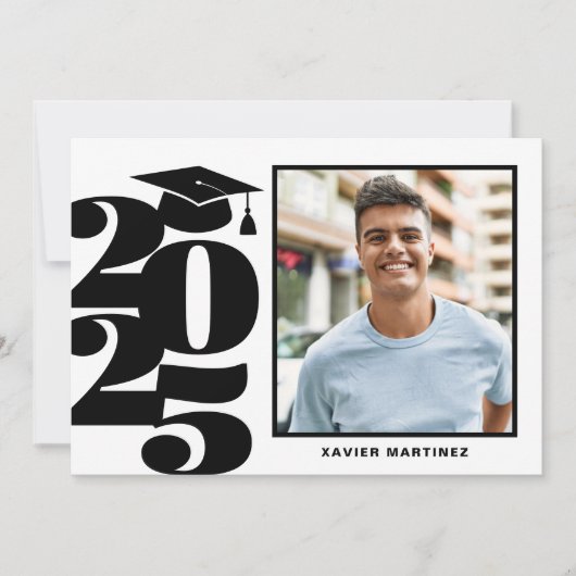 Einladung zur modernen Schwarz-Weiß-Graduiertenpar (Vorderseite)