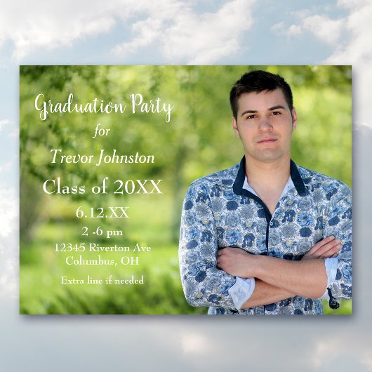Einladung zur White Text Graduation Party Postkarte
