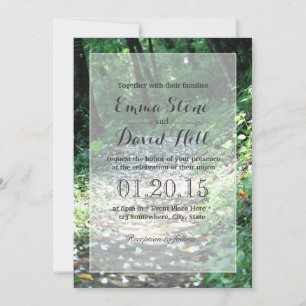 Einladungen für die Hochzeitsfeier im Wald