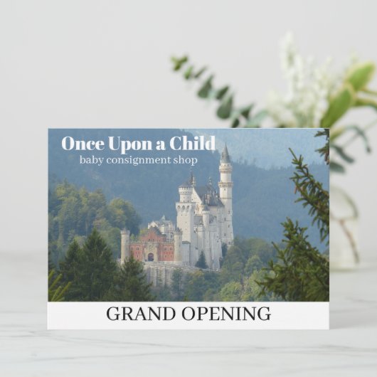 Einmal bei einer Kinderjunges Boutique Grand Openi Ankündigung (Stehend Vorderseite)