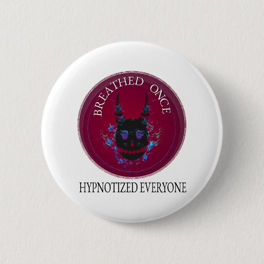 Einmal geatmet: Hypnotischer Dämonenschädel Button (Vorderseite)