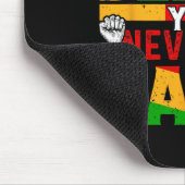 Einmal Schwarz, immer Schwarz African Black Hi Mousepad (Ecke)