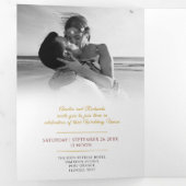 Einmalige UAWG für die Hochzeit von dunkelrotem Bl Dreifach Gefaltete Einladung (Innen Erste Seite)