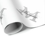 Einmalpapier mit personalisiertem Chic Geschenkpapier<br><div class="desc">Personalisiertes Monogramm-Packpapier mit schwarz-weißem Namen. Elegante Geschenkpackung mit personalisierbarem Namen und Hintergrundfarbe. Niedliches mit Monogramm Muster für schicke Geburtstagsparty, Weihnachten, Brautparty, klassische Babydusche, extravagante Gastgeschenke Hochzeiten und vieles mehr. Geeignet für Männer und Kinder (Jungen und Mädchen). Vintager Anfangsbuchstabe und stilvolle Sept-Typografie. Machen Sie Ihre eigene für Braut zu sein, Brautjungfrau,...</div>