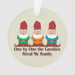Eins nach dem anderen stehlen die Gnomes meine Ornament