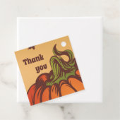 Einsam kürzen eines das Feld. Herbstblätter fallen Geschenkanhänger (Beispiel)