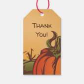 Einsam kürzen eines das Feld. Herbstblätter fallen Geschenkanhänger (Vorderseite)