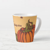 Einsam kürzen eines das Feld. Herbstblätter fallen Milchtasse (Rechte Ecke)