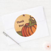 Einsam kürzen eines das Feld. Herbstblätter fallen Runder Aufkleber (Umschlag)