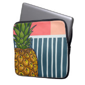 "Einsame Ananas" | Lebhafte Pop-Kunst Laptopschutzhülle (Vorderseite Links)