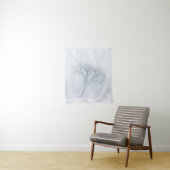 Einsamer Baum bei Schneesturm im Winter Wandteppich (Beispiel)