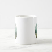 Einsamer Baum im Misty Mountains Kaffeetasse (Mittel)