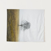 Einsamer Baum in einem nebeligen Herbstmorgen Wandteppich (Vorderseite (Horizontal))