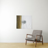 Einsamer Baum in einem nebeligen Herbstmorgen Wandteppich (Beispiel (Horizontal))