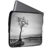 Einsamer bloßer Baum Laptopschutzhülle (Vorne Rechts)