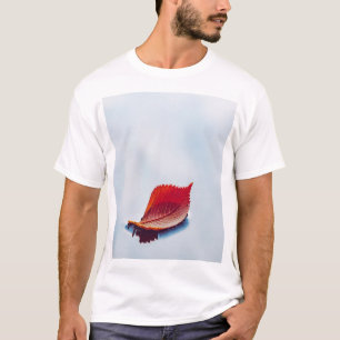 einsames Blatt T-Shirt