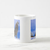 Einsames Heulen gefährdeter grauer Wolf Kaffeetasse (Mittel)