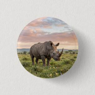 Einsames Nashorn in der Savanne bei Sonnenuntergan Button