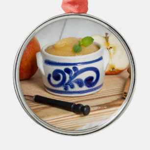 Einsatz mit Zimt in Steinzeugschüssel Silbernes Ornament