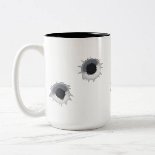 Einschussloch Zweifarbige Tasse (Links)