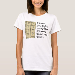 Einsortiert zwischen Lahm und Verlierer Lustiges B T-Shirt