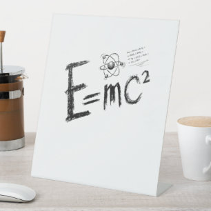 Einsteins Relativitätstheorie. Formel Sockelschild