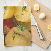 Eintopfgericht der Kartoffeln mit Zwiebel, grünem Küchentuch (Viertel Falte)