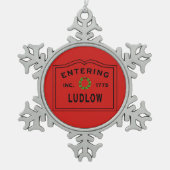 Eintritt Stadt Ludlow Massachusetts Weihnachten Schneeflocken Zinn-Ornament (Vorderseite)
