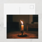 Einzelne Kerze brennt hell Postkarte (Vorne/Hinten)