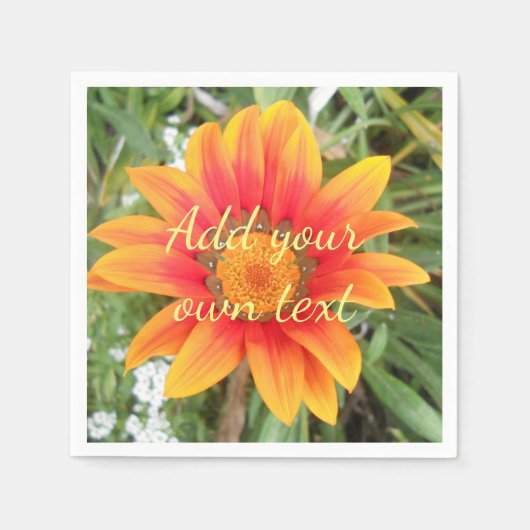 Einzelne orange Blume mit individuellem Text Serviette (Vorderseite)