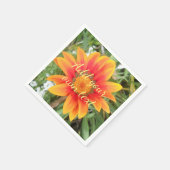 Einzelne orange Blume mit individuellem Text Serviette (Ecke)