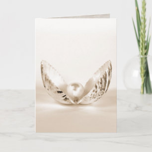 einzelne Perle in Meeresmuschel Karte