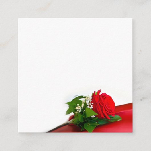 Einzelne rote Rose – Florales weißes Hintergrundbi Begleitkarte (Vorderseite)