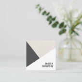 Einzigartig Beige Gray White Geometric Consultant Quadratische Visitenkarte (Stehend Vorderseite)