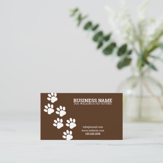Einzigartige Druckstufen Weiß und Braun - Dog Walk Visitenkarte (Stehend Vorderseite)
