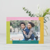 Einzigartige farbenprächtige Formen Trendy Couple Einladung (Stehend Vorderseite)